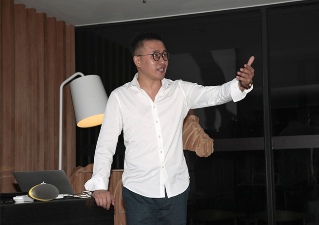 創始人演講.jpg