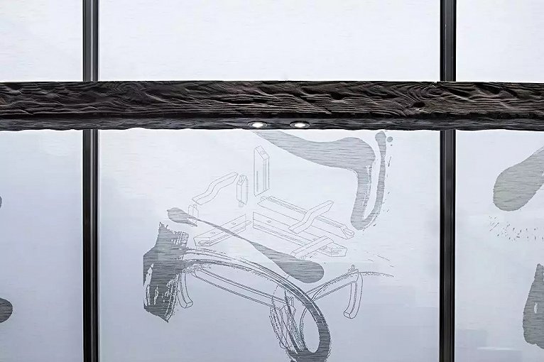 1526867078618114.jpg