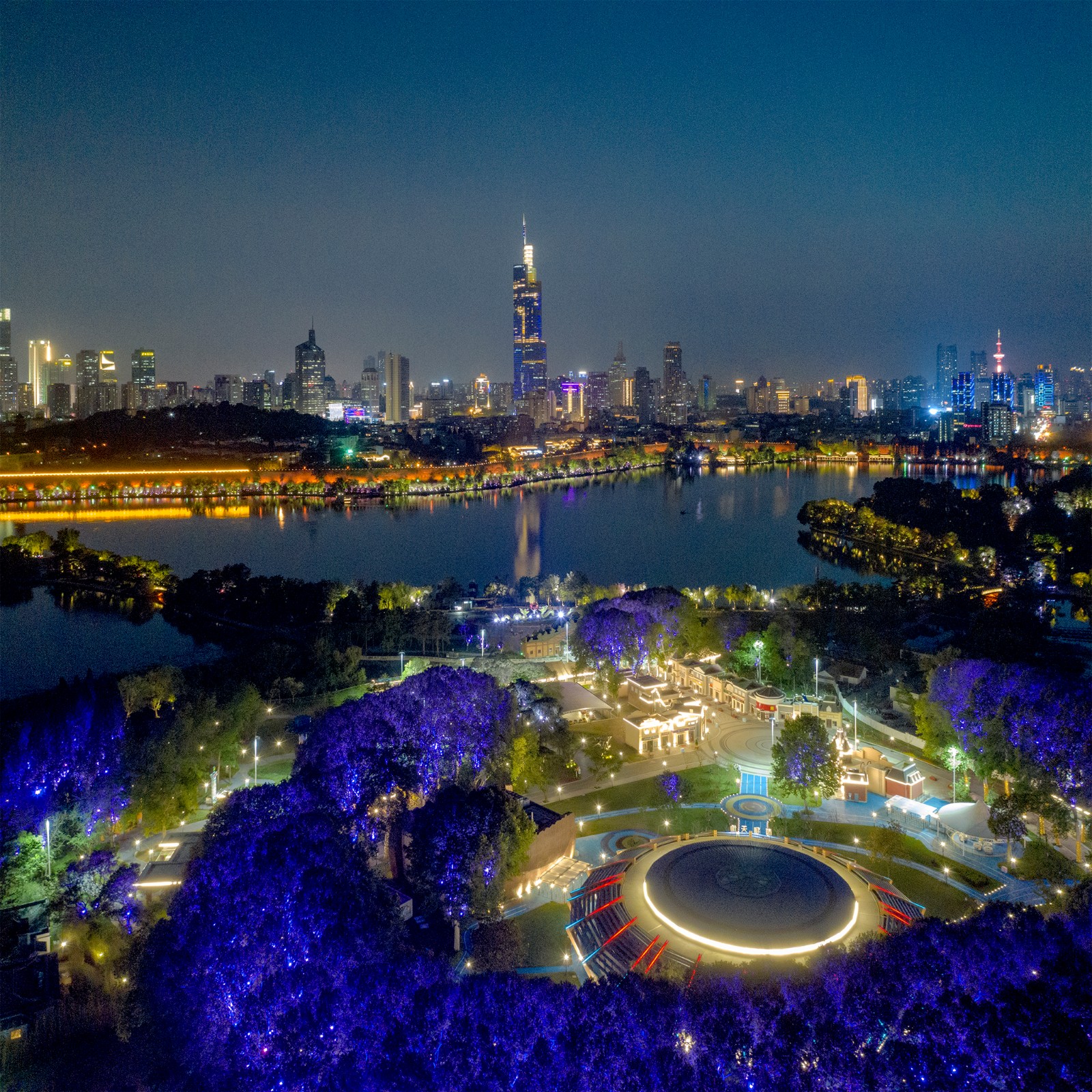 南京玄武湖公园夜景图片