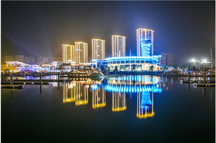  雅居乐清水湾游艇会和艺展中心旅游度假区