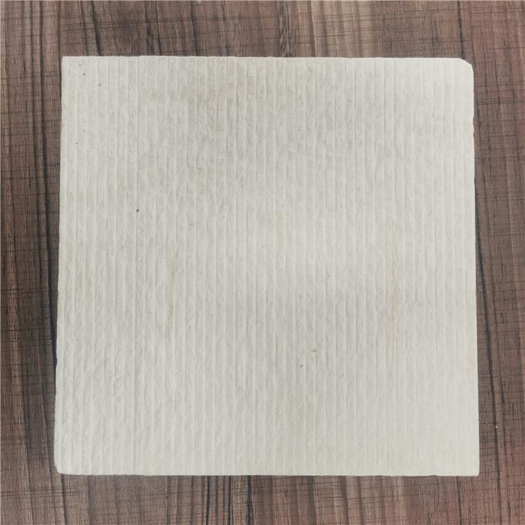 斧鑿面白沙