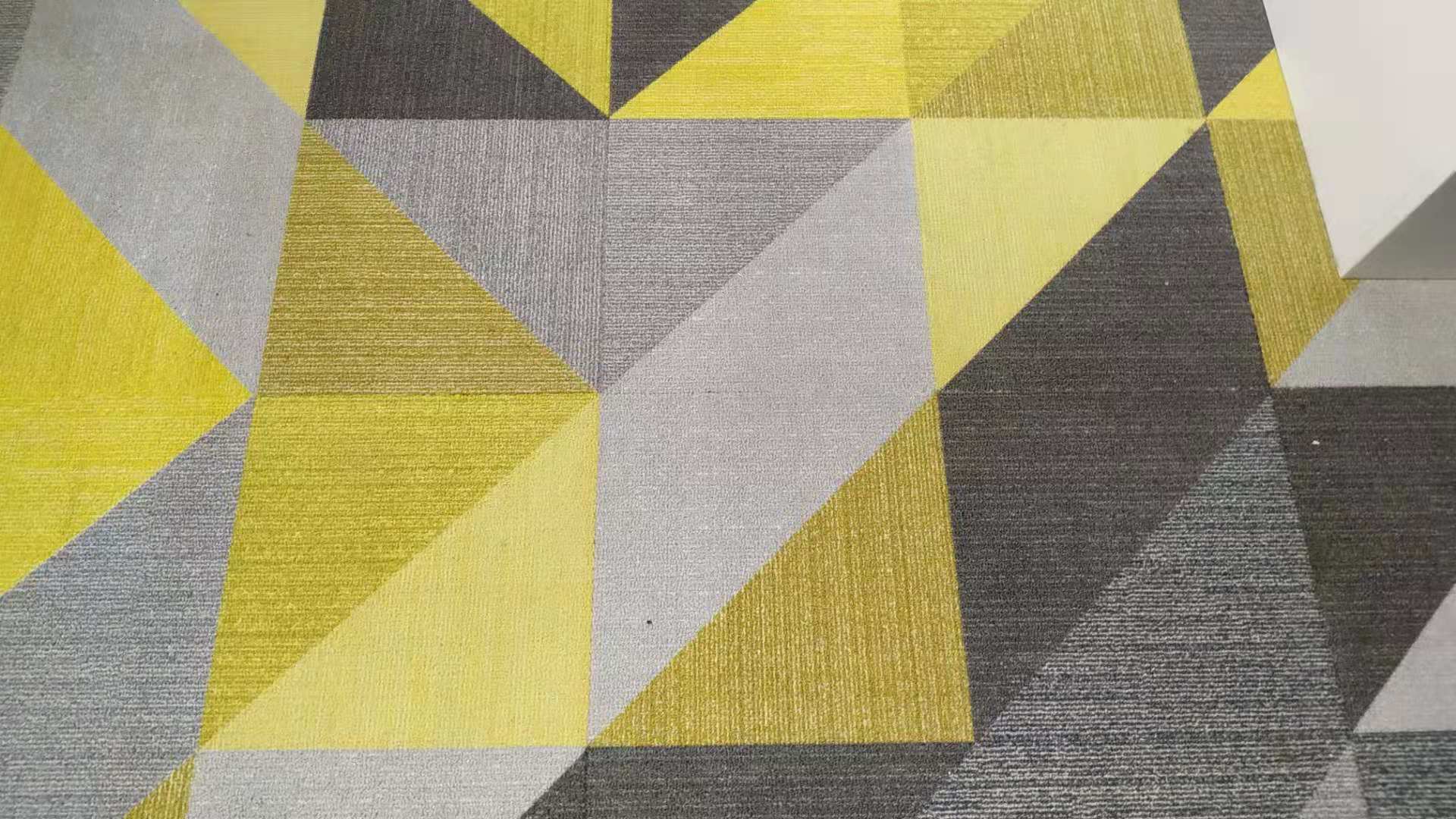 彩色方块地毯