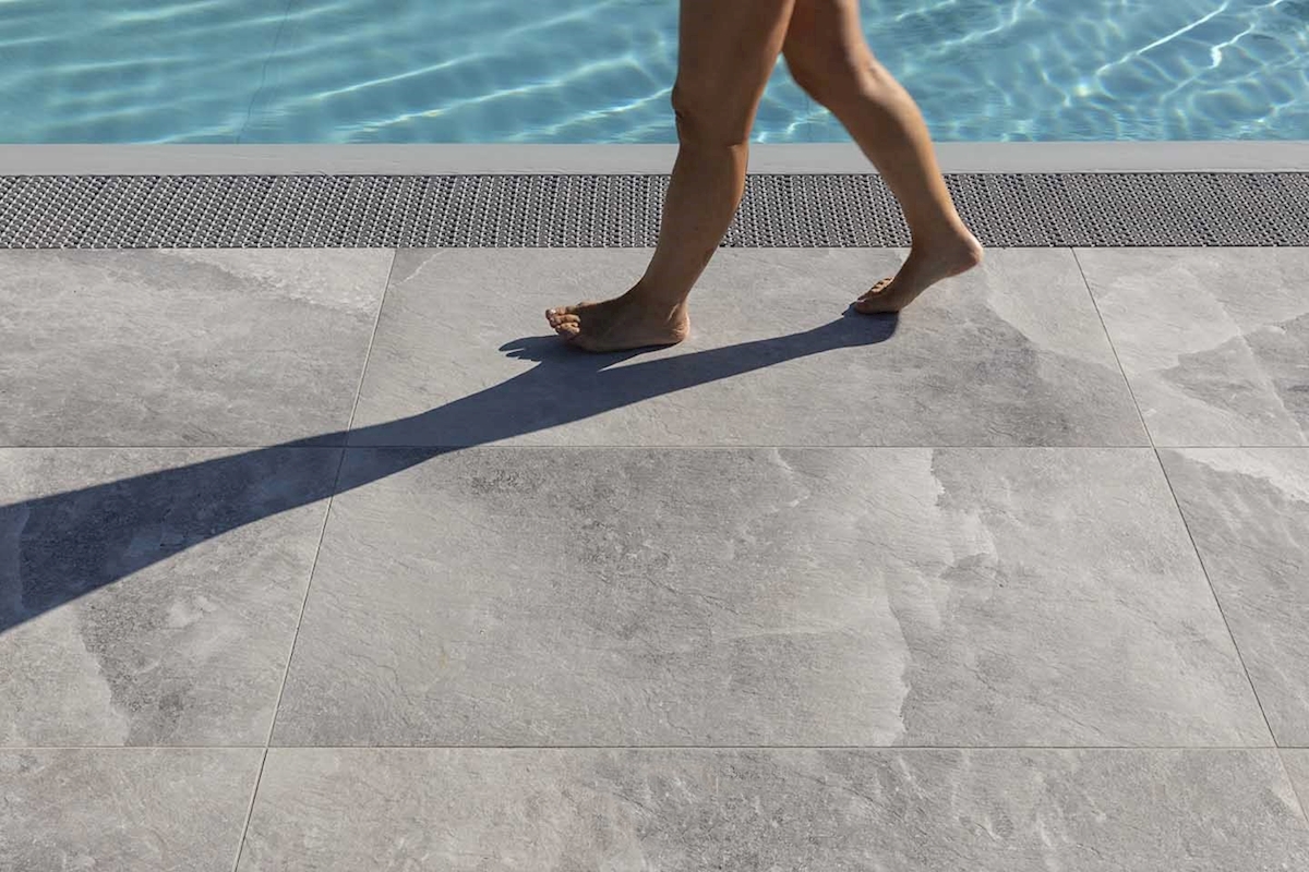 意大利-萨索罗巴尼亚高端健康中心室外游泳池 （海岩系列凯尔特灰60×120）  (18)