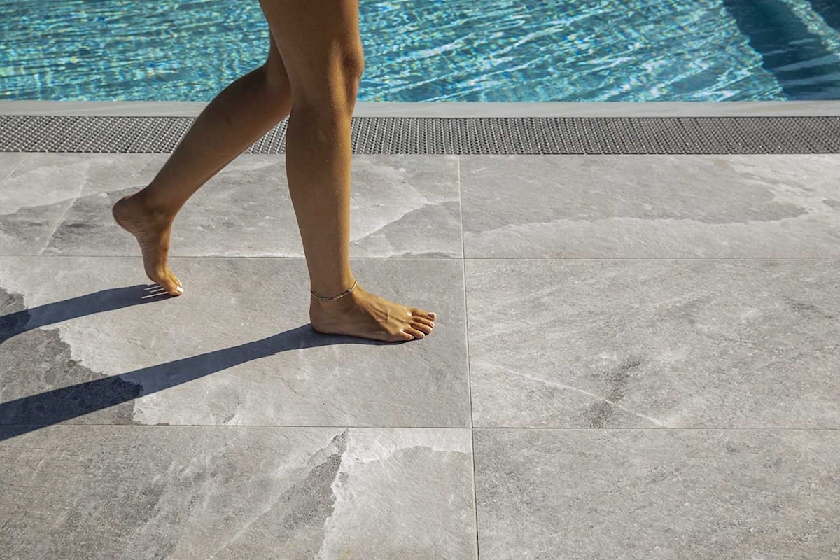 意大利-萨索罗巴尼亚高端健康中心室外游泳池 （海岩系列凯尔特灰60×120）  (19)