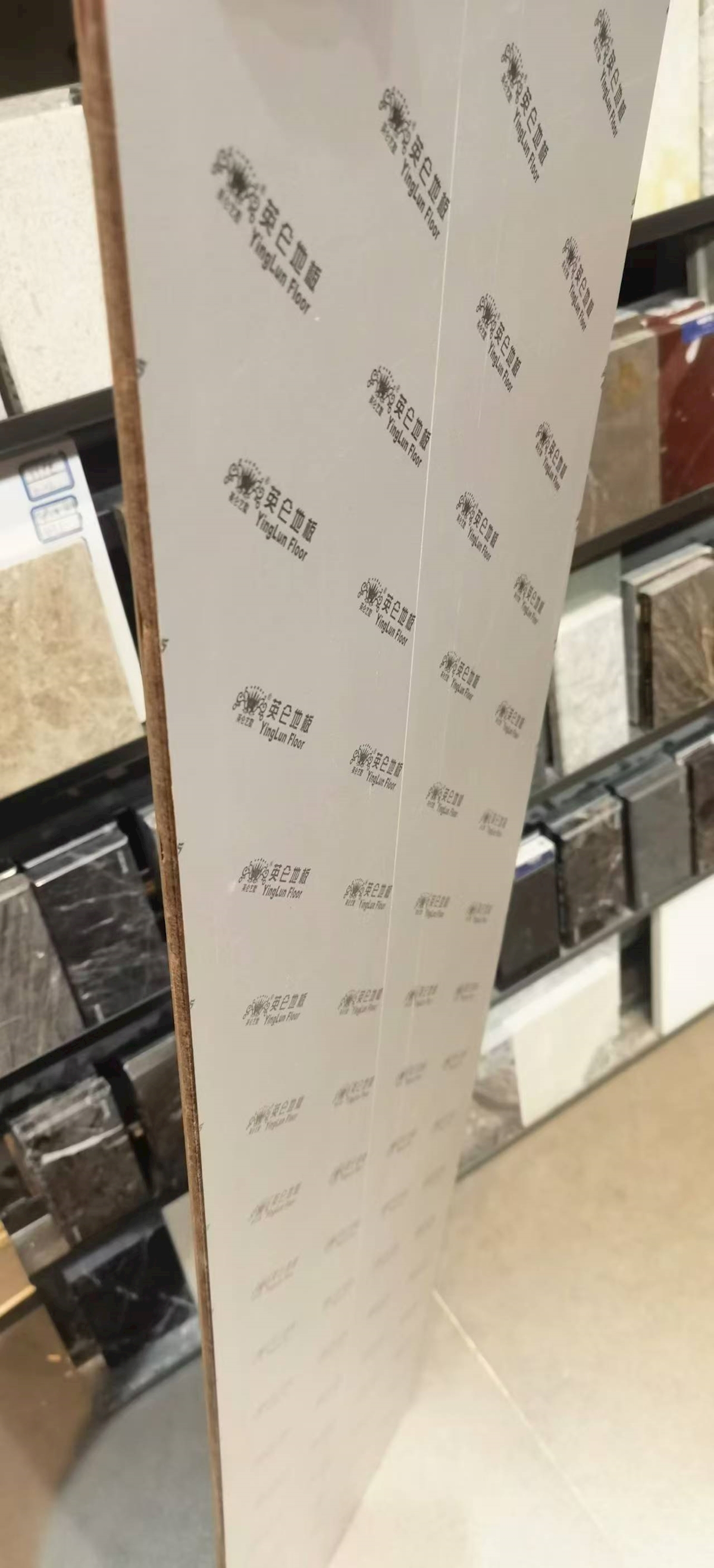 浅色木饰面